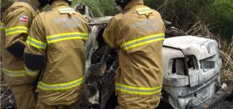 Vdeos: Quatro pessoas morreram em coliso entre um veculo Polo e uma carreta na BR 135 em Riacho das Neves