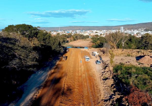 Em Barreiras, obras da nova ponte avanam com instalao das estacas de fundao na margem direita do Rio Grande